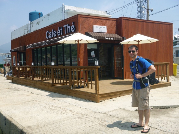 Blake in front of Cafe ét Thé.